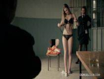 Enser ve zevkli porno takma yarakla kız arkadaşını beceriyor film resmi
