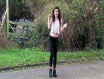 Otobuste sik gosterme ella knox ve resmi